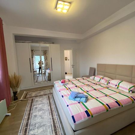 Bright & Cozy Room With Balcony Corovode Bagian luar foto