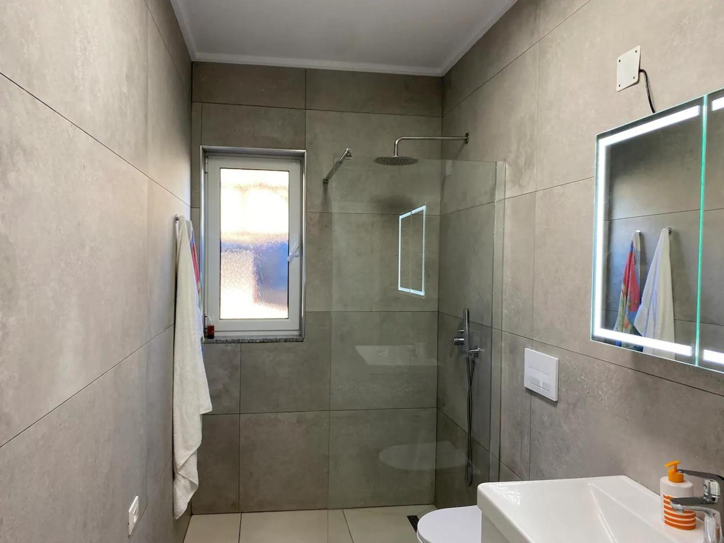 Bright & Cozy Room With Balcony Corovode Bagian luar foto
