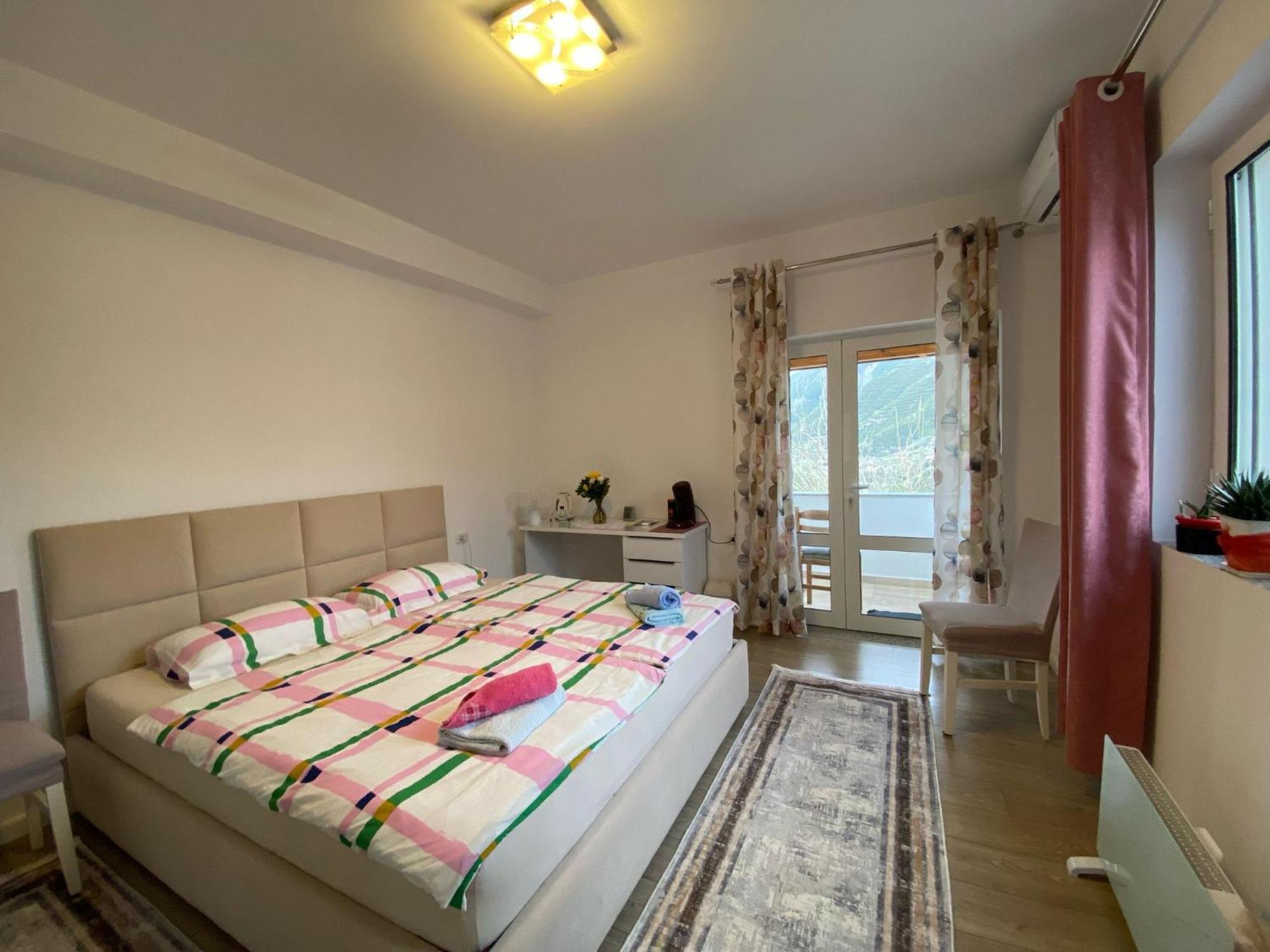 Bright & Cozy Room With Balcony Corovode Bagian luar foto