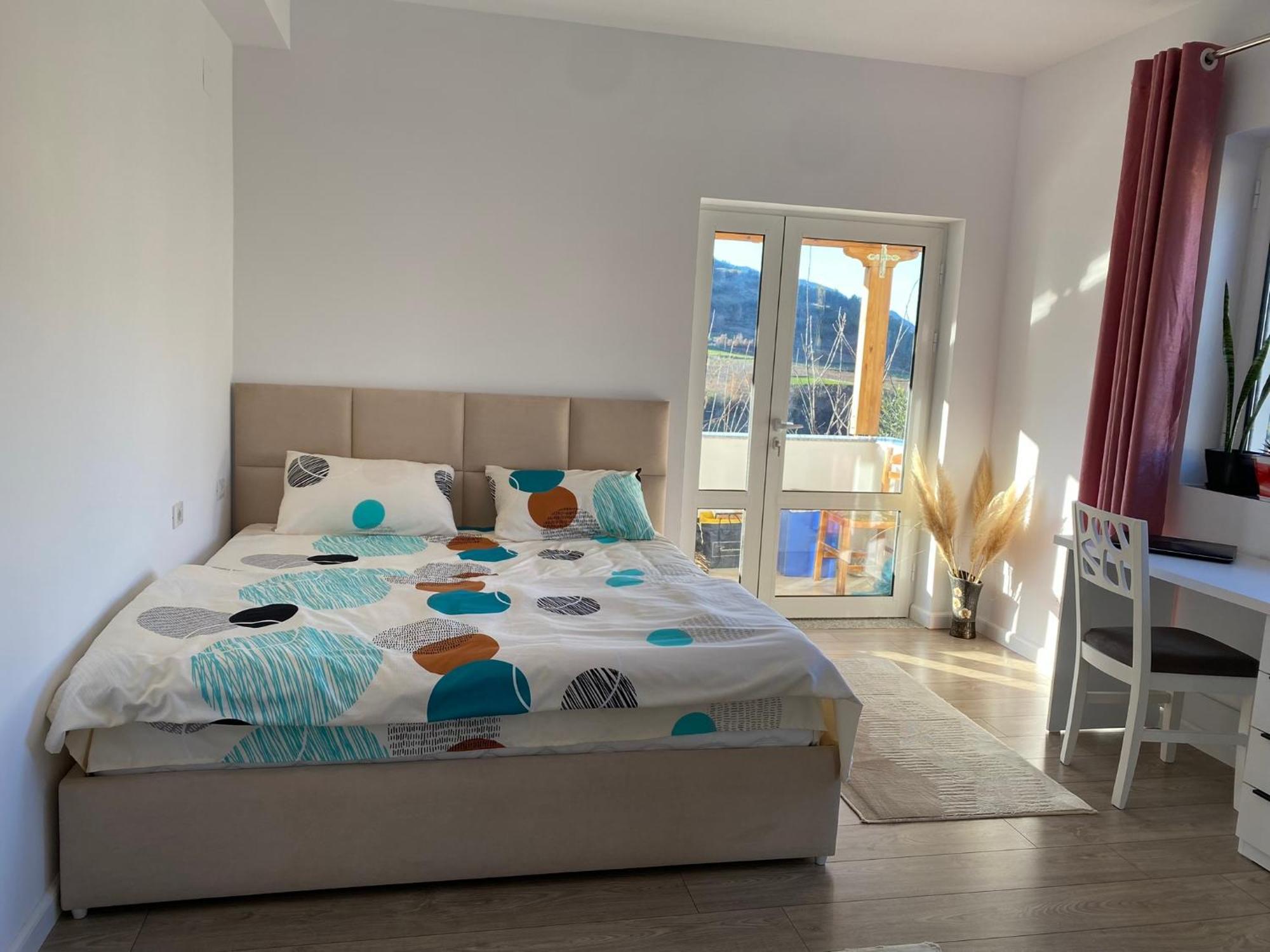 Bright & Cozy Room With Balcony Corovode Bagian luar foto